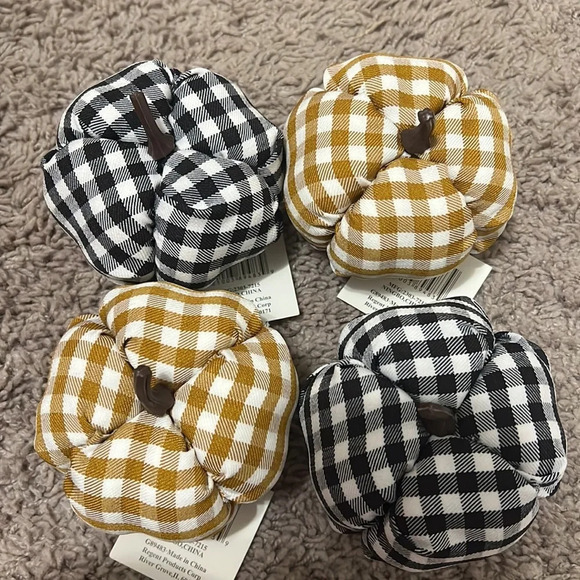 NWT 4 Plaid Pumpkins - Picture 2 of 8